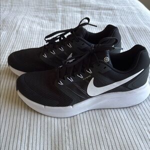 Nike Men's Black and White Running Shoes